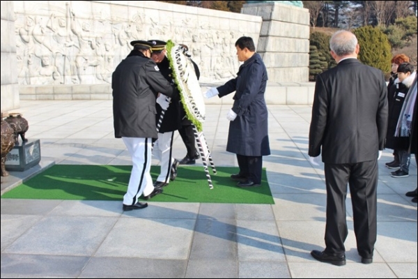 시민인권연맹(총재 오노균)은 황금돼지해 기해년을 대전현충원 참배로 시작했다.