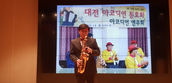 공연중인 졸업생