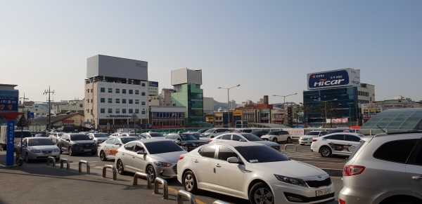 늘어만 가는 택시 대기줄