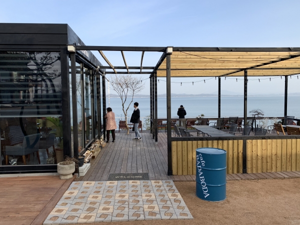 바다&하늘을 만난다.바다보다cafe