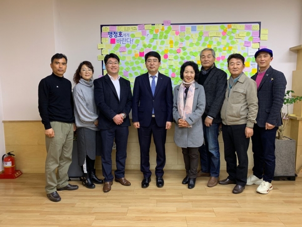 축제위원회를 반갑게 맞아주시는 맹정회 시장님