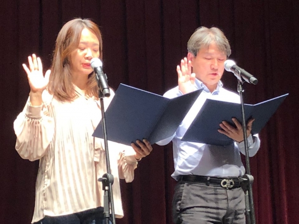가족사랑 실천 선언문 낭독 김승만(다문화아버지자조모임), 박정옥(품앗이 ‘상상노리’)