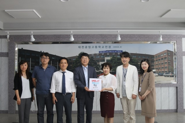 (사진제공=대전광역정신건강복지센터)대전공업고등학교와 교육취약 학생의 건강한 성장 지원을 위해 ‘생명사랑 마음건강 학교’협약 체결