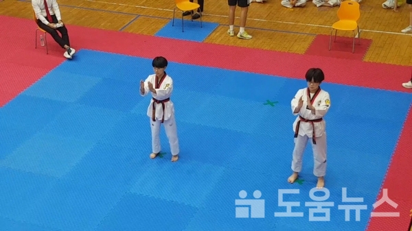 (왼)초등 유품자 고학년부 박지효 선수가 결승전에서 금메달을 획득했다.