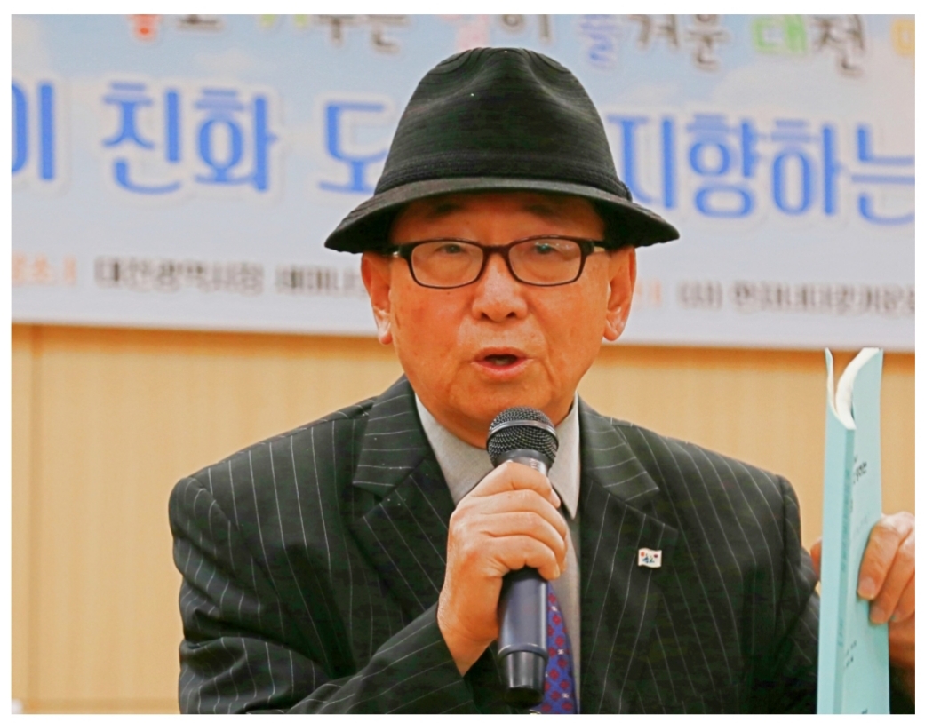 사진 김용복 극작가