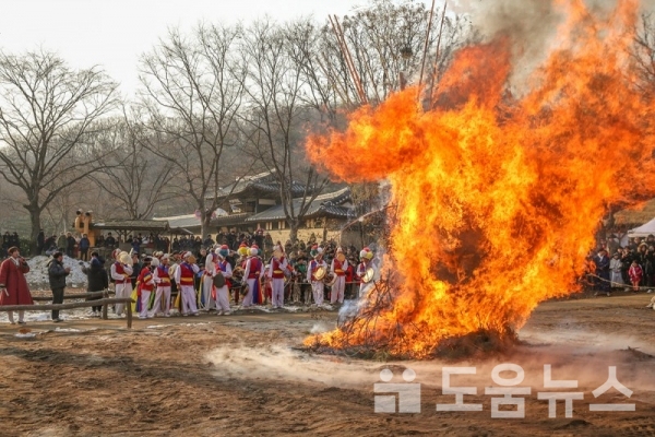 달집 태우기(사진제공 한국민속촌)