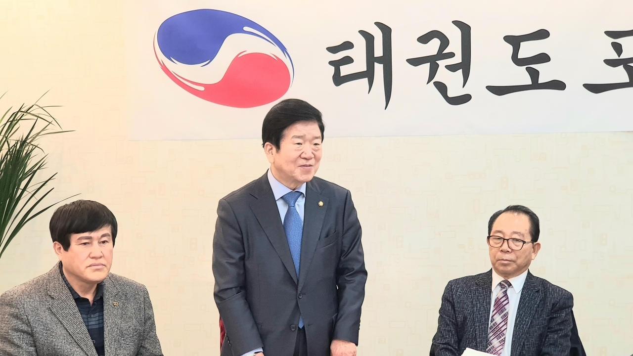 사진 오노균총재,박병석국회의장,김기복이사장 / 좌측부터