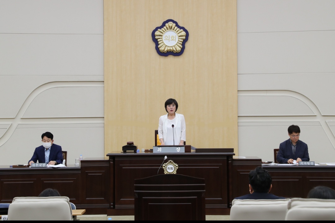 사진 박민자 의장 회의 진행 모습