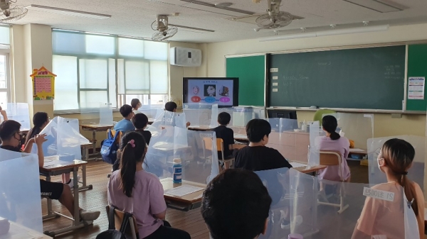 지난달 7월 백운초등학교 언택트 인구교육 장면