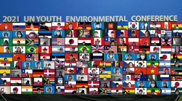 위 사진: 2021유엔청소년환경총회 참여한 청소년대표단들