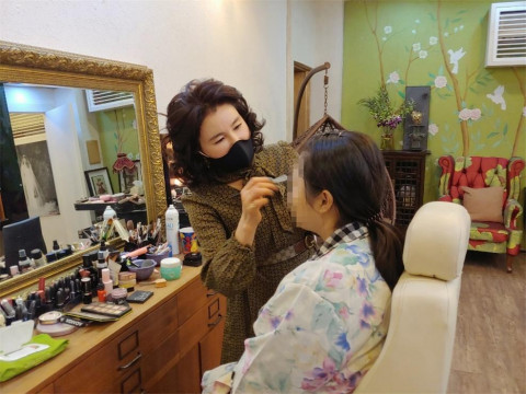 위 사진: 한국법무보호복지공단은 출소자 등 법무 보호 대상자들에게 결혼지원 서비스를 제공하고 있다
