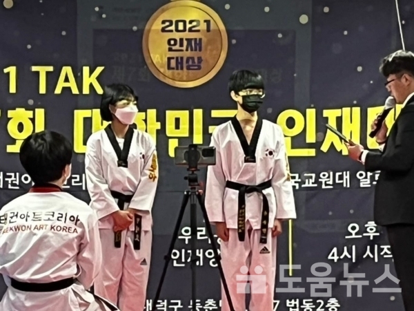 대상을 수상한 박지효, 유수현 학생