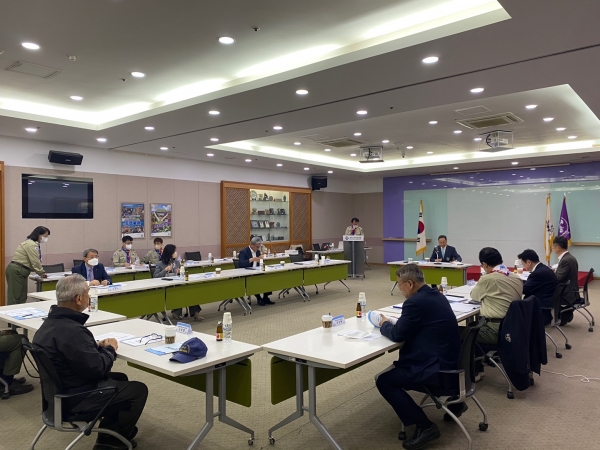 위 사진: 총재단 상임이사 연석회의