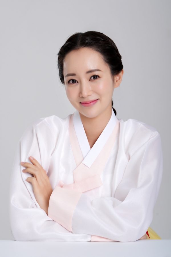 위 사진: [한국민속촌] 속촌아씨 실사1
