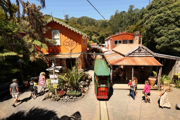 위 사진: 산악열차 드라이빙 크릭 레일웨이_ⓒDriving creek railway