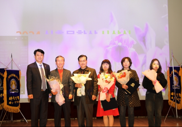 동상 수상자 박희홍 시인, 임종봉 시인, 박남숙 시인, 장계숙 시인, 김지수 시인