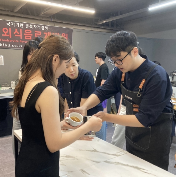 라떼아트체험장면
