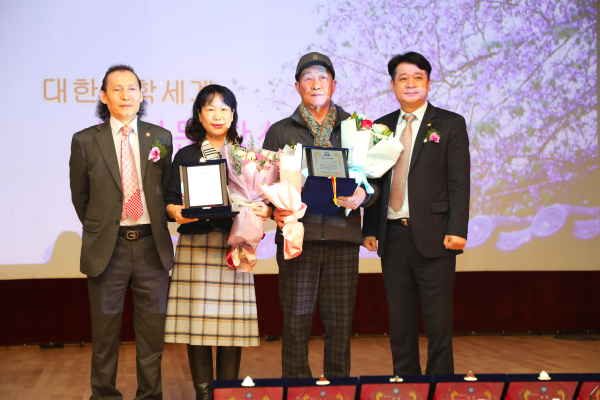 위 사진: 좌측 김락호 이사장, 박미옥 동시작가, 남상욱 시인, 주응규 부이사장 (신인문학상 수상자)