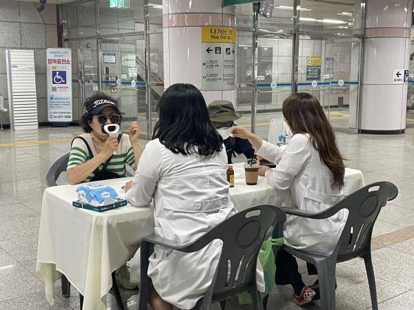 2. “80년 함께한 구강건강, 100세 시대의 동반자”3
